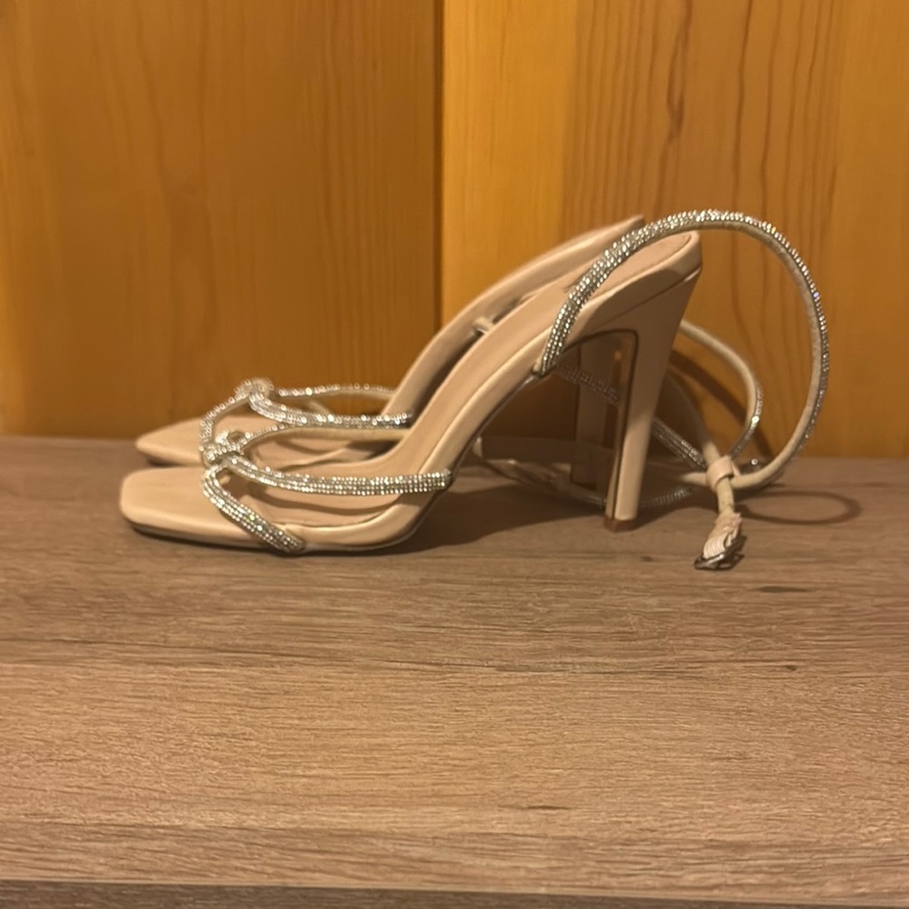 Source Unknown Cream Elegant Heels with Ankle Strap